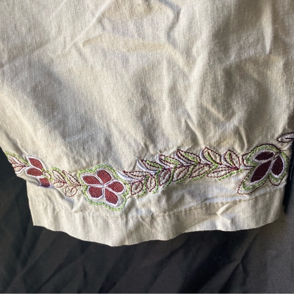 Basic Editions Size XL Ecru Capris With Floral/Leaf Embroidering EUC - Picture 5 of 7